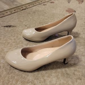 9.5 W Nude Pumps
